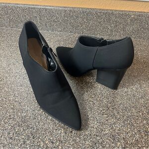 Donald Pliner Womens 9M Black Fabric Cuban High Heels Slip On/Zip Up Pointed Toe